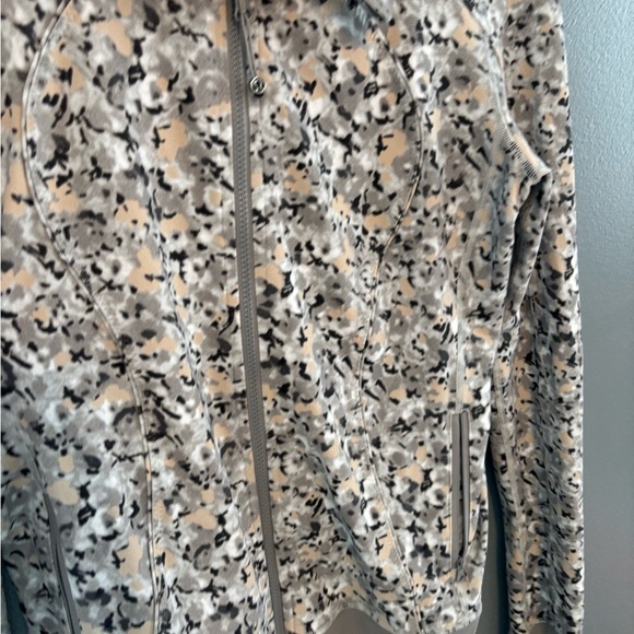 Lululemon Nice Asna Full Zip Track Jacket - Picture 3 of 10